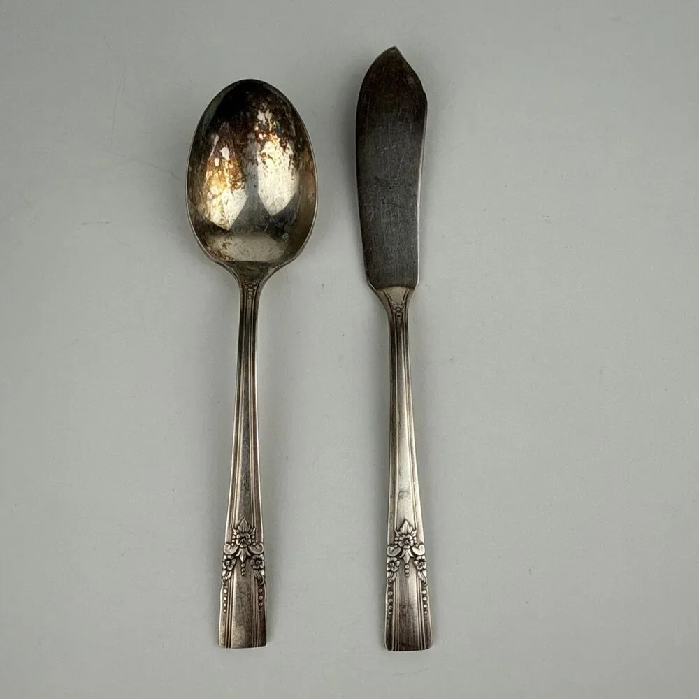 Wm A Rogers 1940 ARTISTIC Pattern Sugar Spoon & Butter Knife Oneida Ltd
